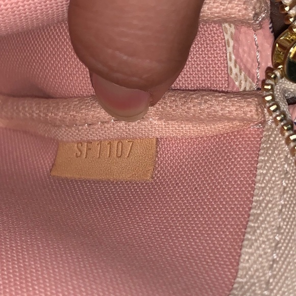 LV TAHITIENNE MINI POCHETTE - Picture 5 of 6